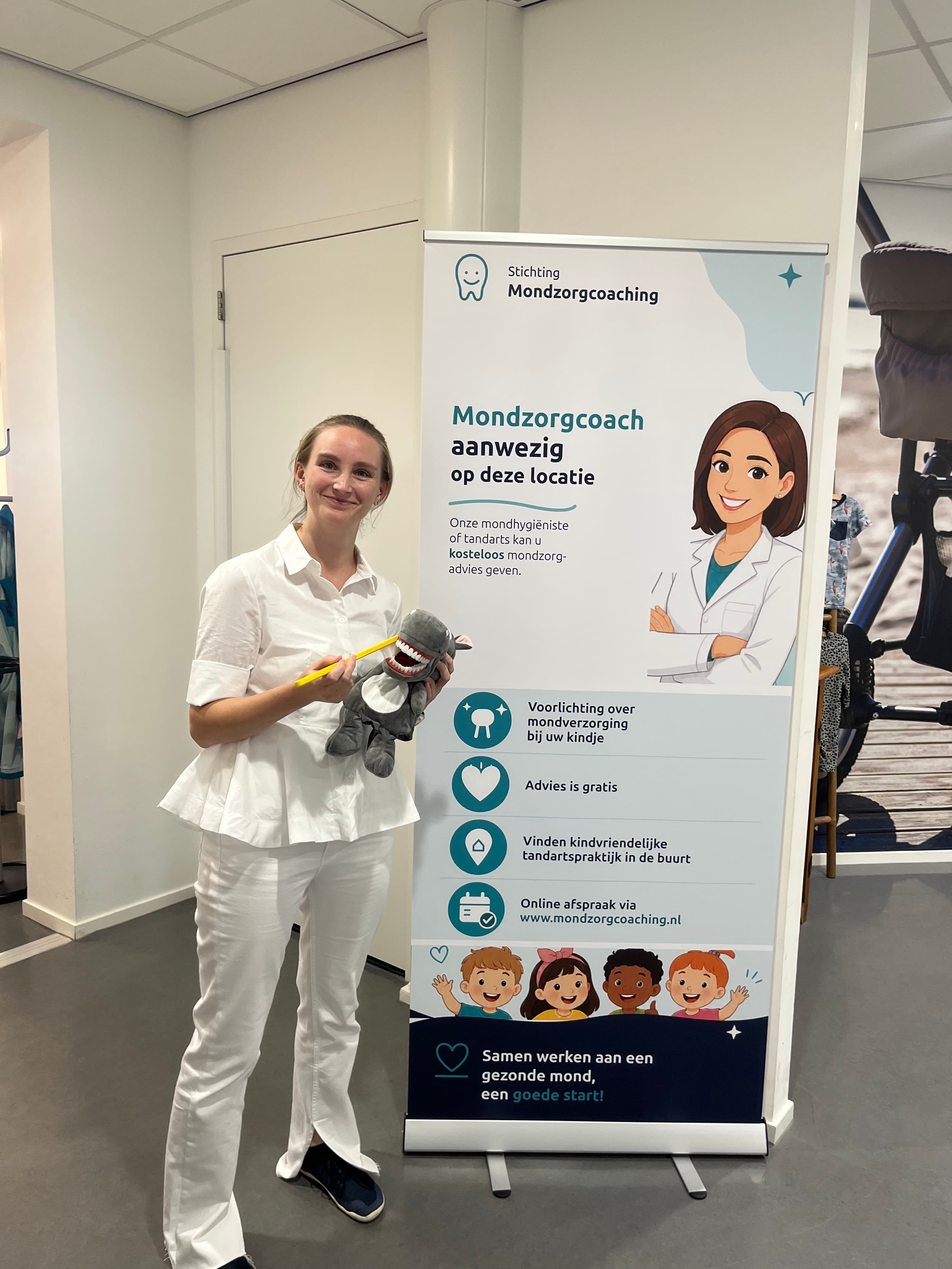 Renee Plattel bij een JGZ-locatie tijdens haar meeloopdag als mondzorgcoach